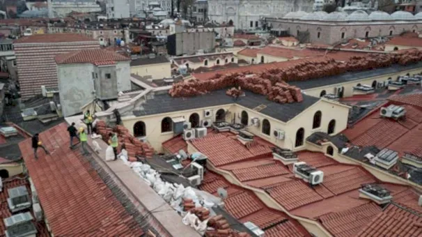  KapalIçarşI'nIn çatIsIna son kiremitler döşeniyor
